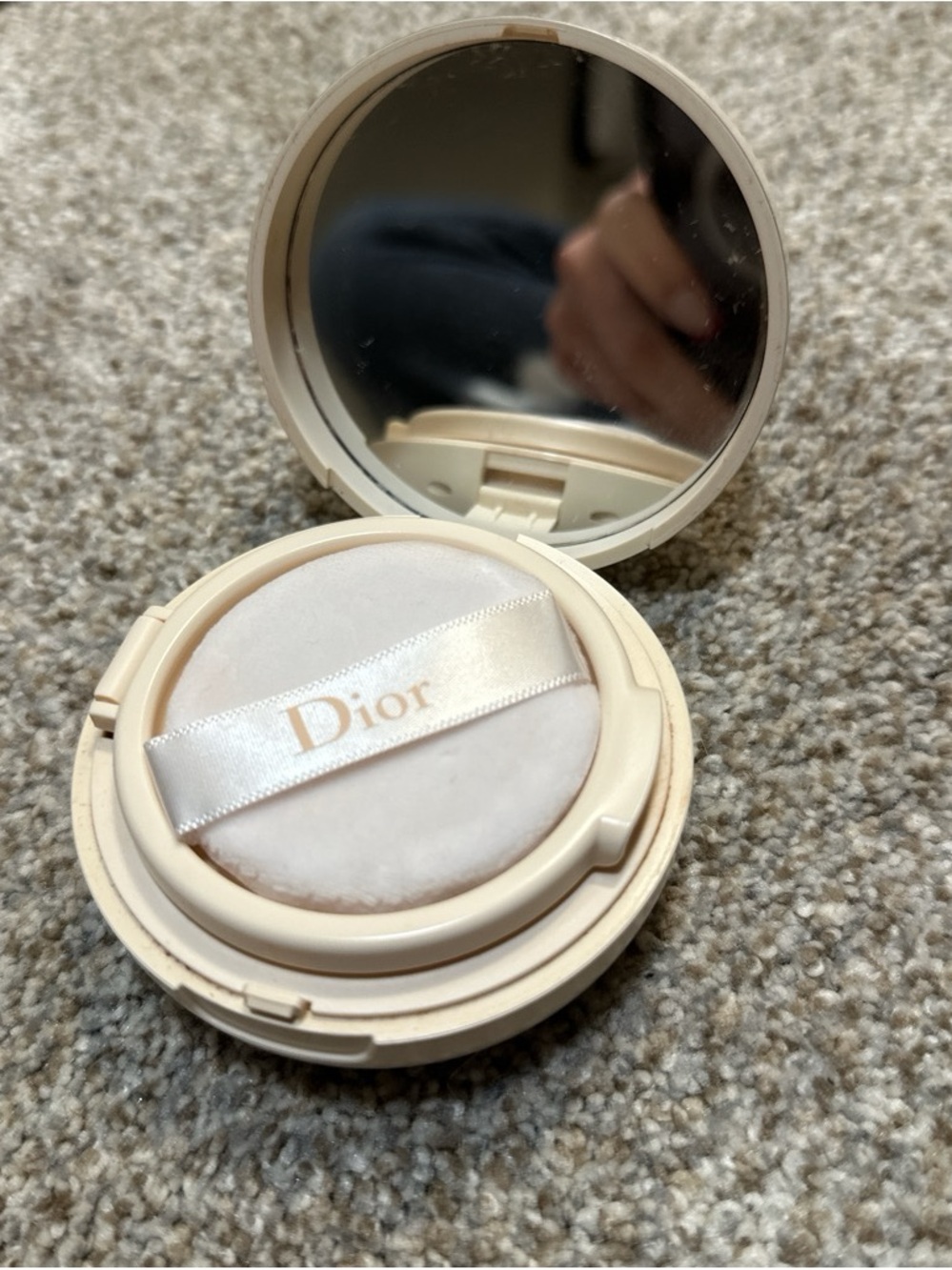 Dior Round Quilted Compact Case in Blush with Silver CD Logo - Picture 2 of 2